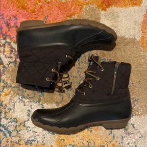 Sperry women’s saltwater quilted duck boot - black